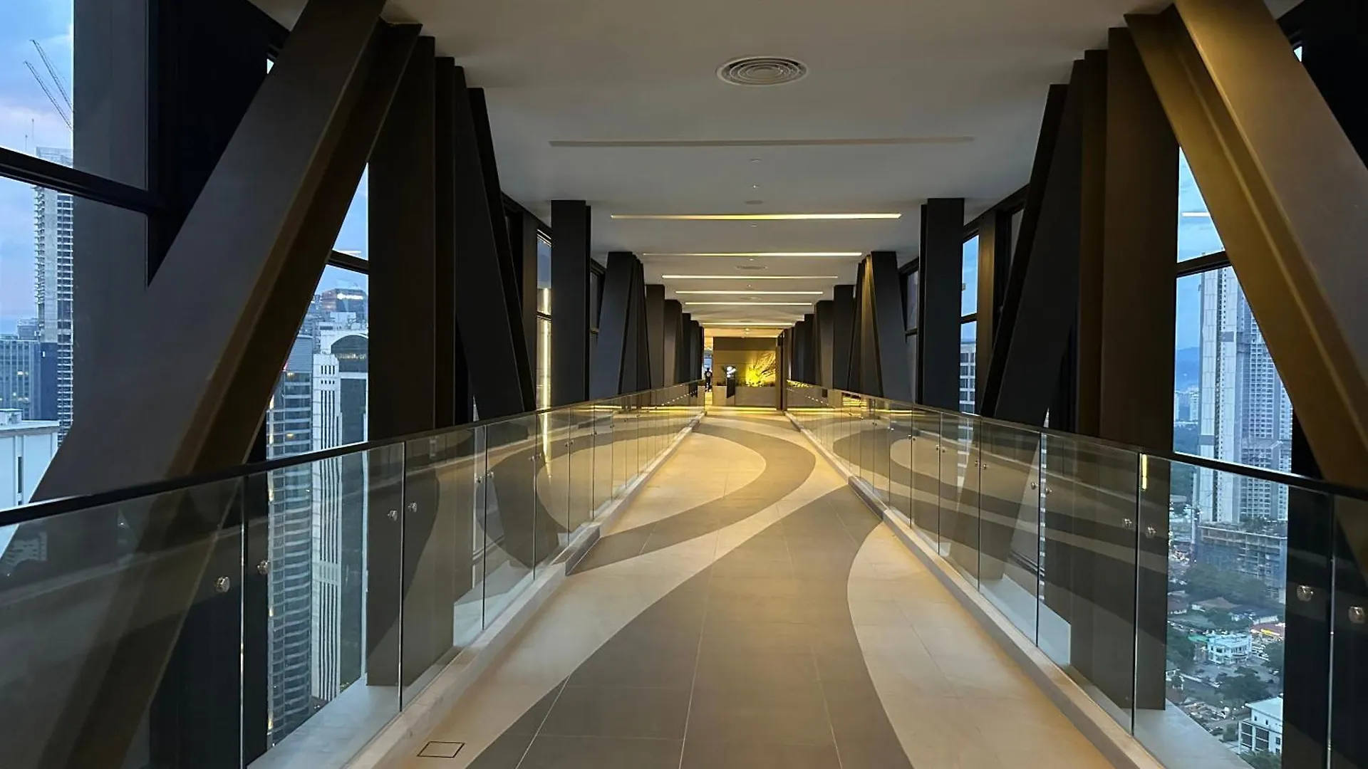 Ferienwohnung The Axon Bukit Bintang By Cozy White Kuala Lumpur Ma­lay­sia